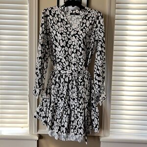 Long sleeves mini dress cross body